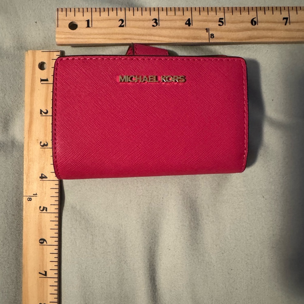 NWOT DEFECT Michael Kors Fuchsia wallet